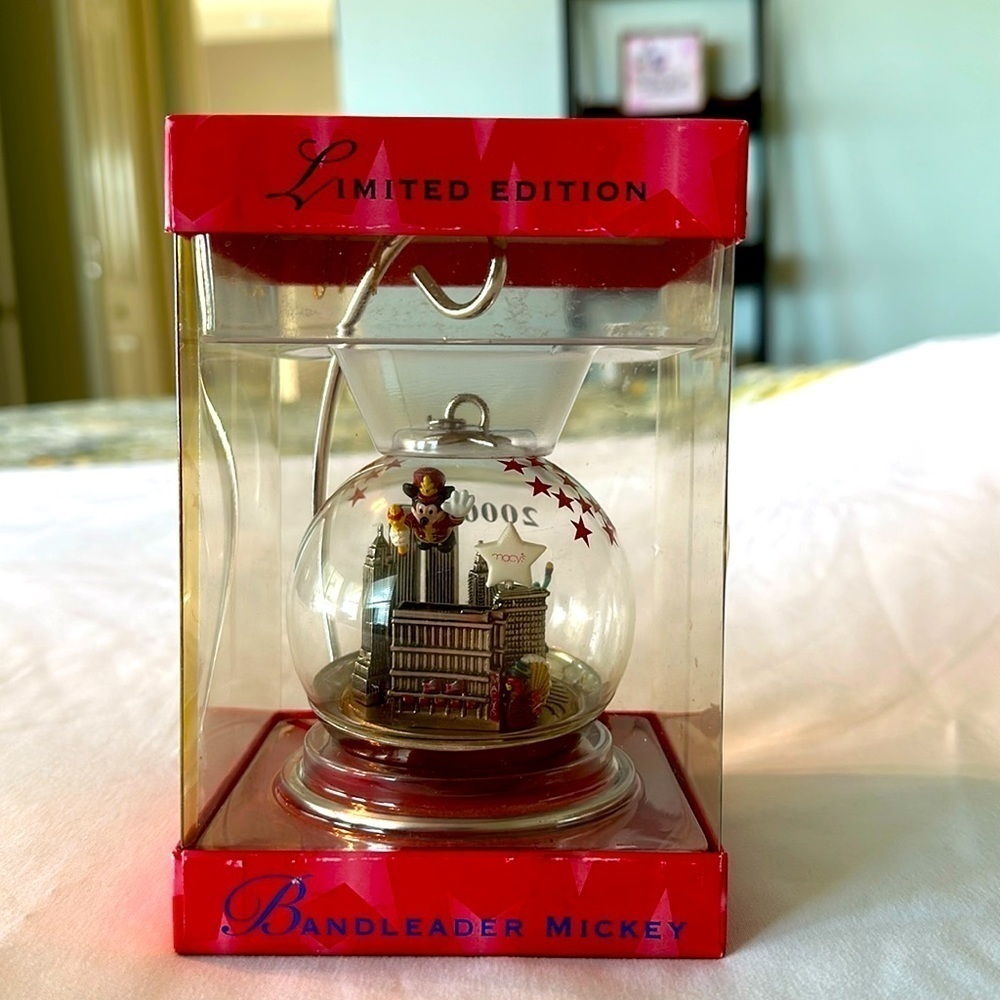 Collectible Lenox Holiday ornament - Bandleader Micky